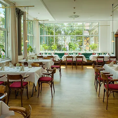 Kaiserin Augusta Отель